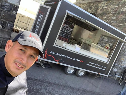 Le comptoir de service du food truck Maillefer Mobile